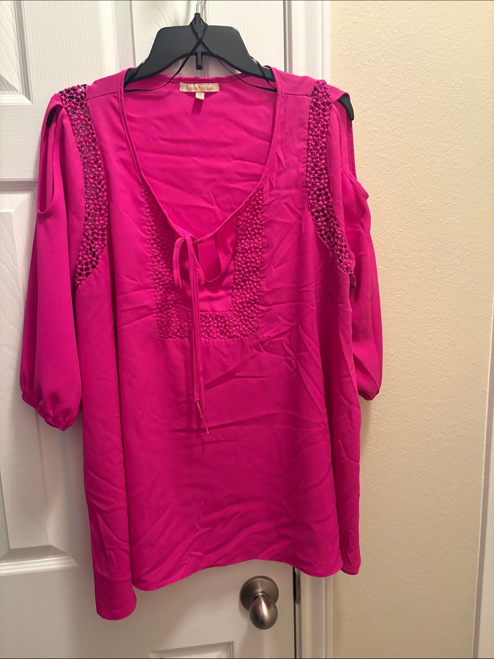 Gibson Latimer Fuchsia Cold-Shoulder Tunic with Tie Neck